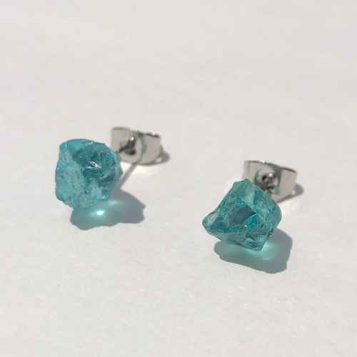 一点もの】 ブルーアパタイト 原石 ピアス 鉱物 天然石 金属アレルギー 