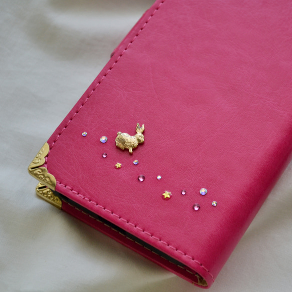 星達の輝き。手帳型スマホケース『うさぎと月のロマンティック』ぴょんと飛ぶ兎、大人可愛いピンクとゴールド☆全機種対応 5枚目の画像