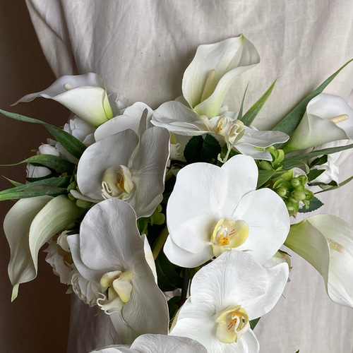 胡蝶蘭　ブライダルブーケ　ウェディングブーケ　　 ブートニア・ベール付き 胡蝶蘭キャスケードブーケ ♪ウェディングブーケ ブートニア付き