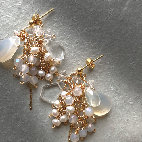 天然石 淡水パール* 透明感あふれる ブーケ のような ふんわり ピアス