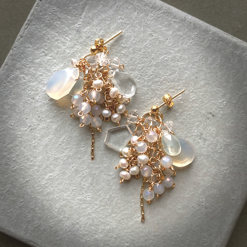 天然石 淡水パール* 透明感あふれる ブーケ のような ふんわり ピアス