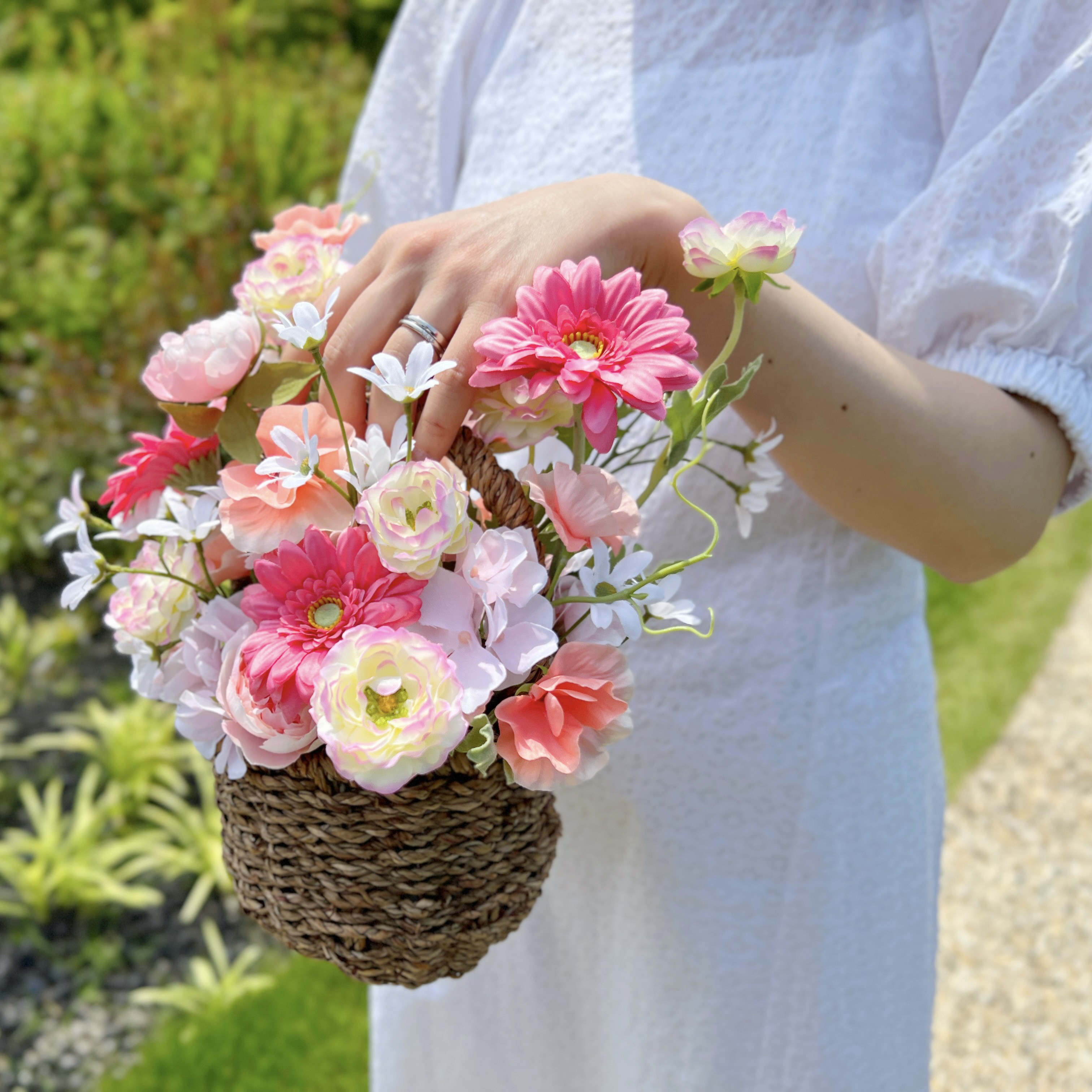 韓国っぽ♡フラワーバスケット/送別　卒業　入学　ホワイトデー/Mサイズ　メッセージカード付き　アーティフィシャルフラワー