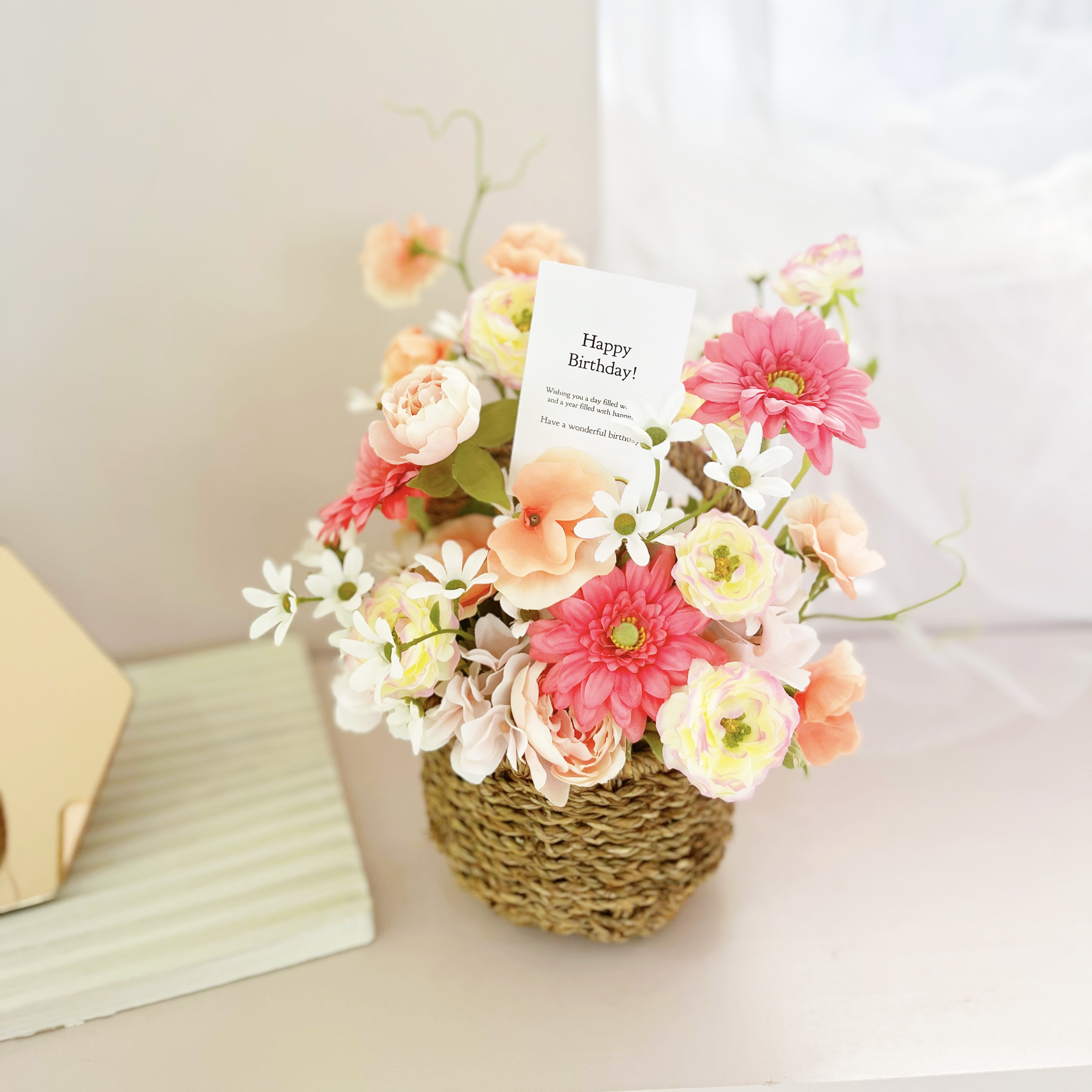 韓国っぽ♡フラワーバスケット/送別　卒業　入学　ホワイトデー/Mサイズ　メッセージカード付き　アーティフィシャルフラワー