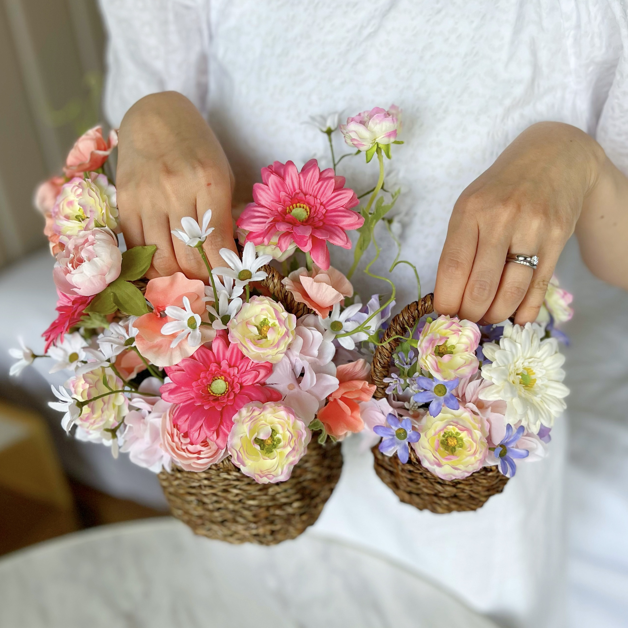 韓国っぽ♡フラワーバスケット/送別　卒業　入学　ホワイトデー/Mサイズ　メッセージカード付き　アーティフィシャルフラワー