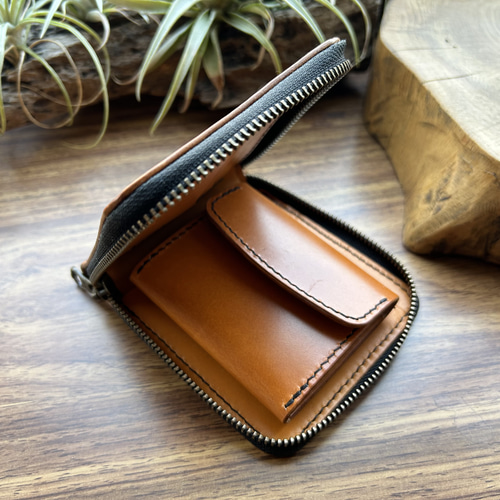 二つ折財布　ラウンドファスナータイプ　本革•総手縫 国産レザー】ラウンドファスナー 二つ折り財布 手縫い キャメルカラー