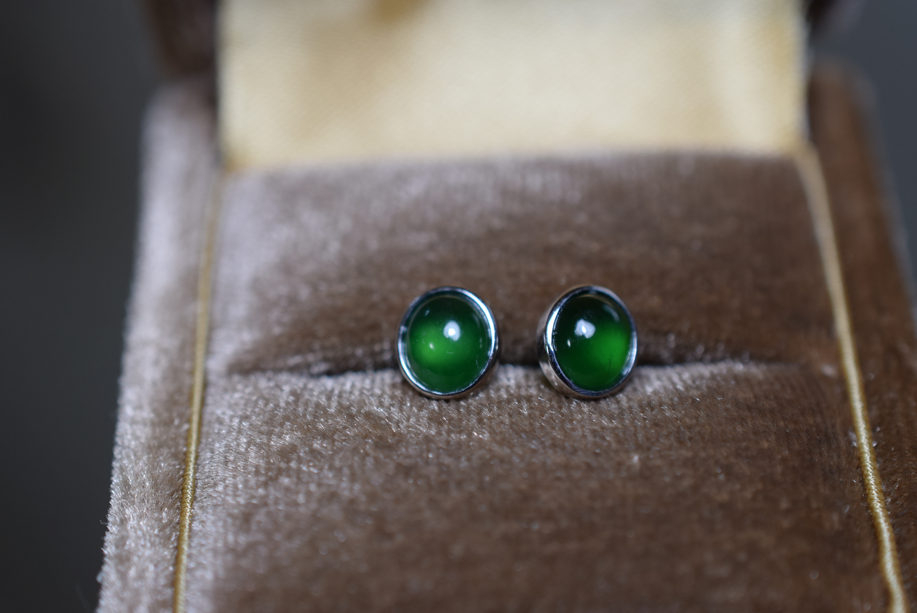 X24-06 受注製作 k9金 k18金 ゴールド ピアス グアテマラ産 天然 本翡翠 深緑 覆輪留め