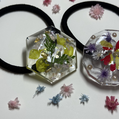 子供も大人も使える、花びら、パール、金箔を使ったヘアゴム 