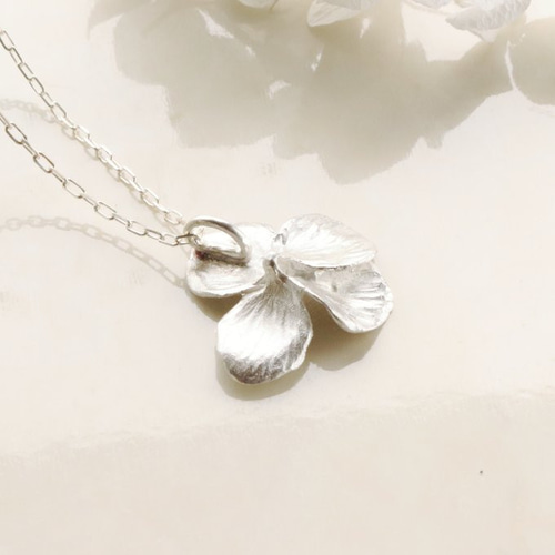 N012g【フラワー】 ネックレス 花 蝶 バタフライ S92g5 ダイヤ N012g【フラワー】 ネックレス 花 蝶 バタフライ S92g5 ダイヤ