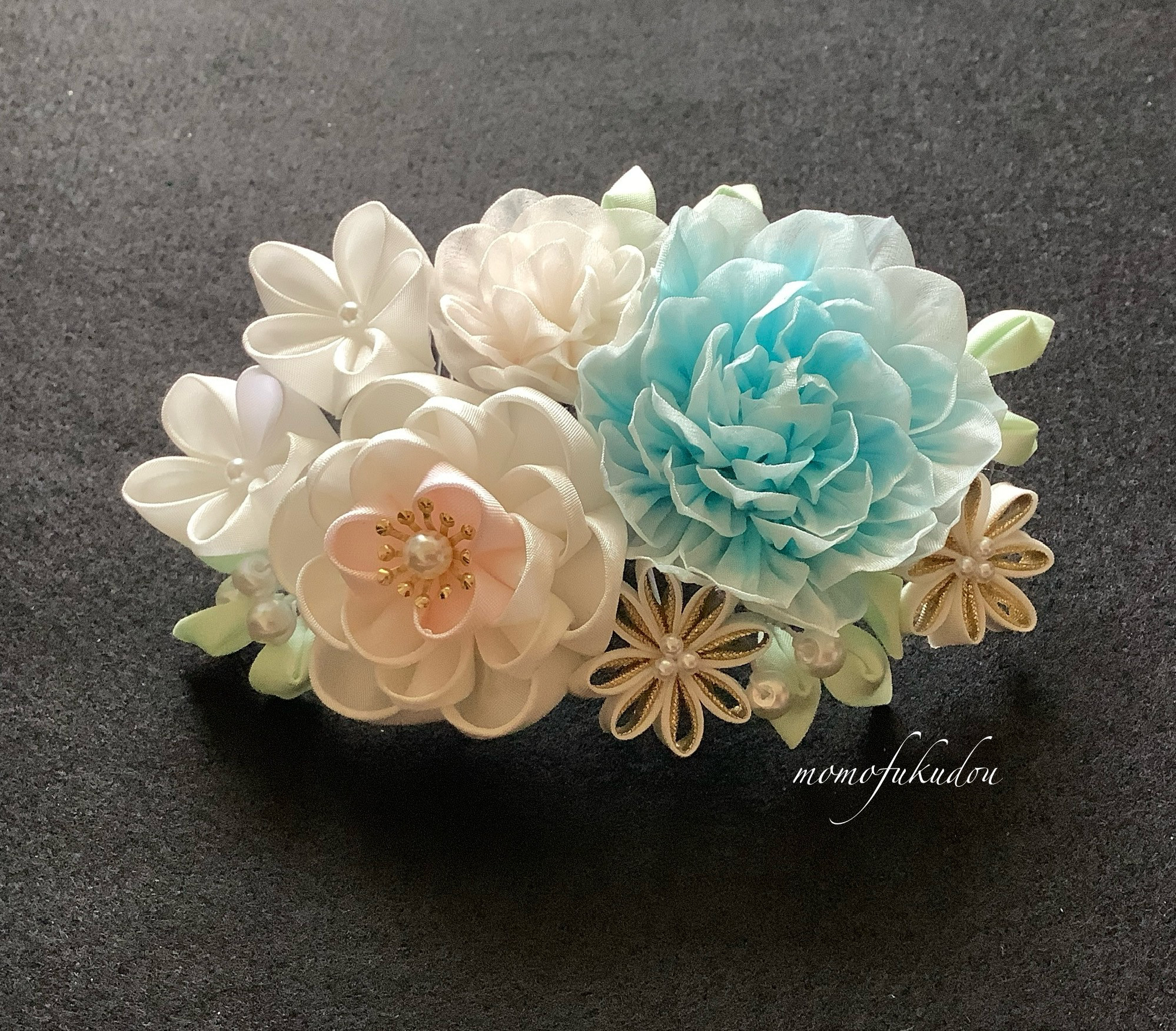 成人式  卒業式　つまみ細工の髪飾り