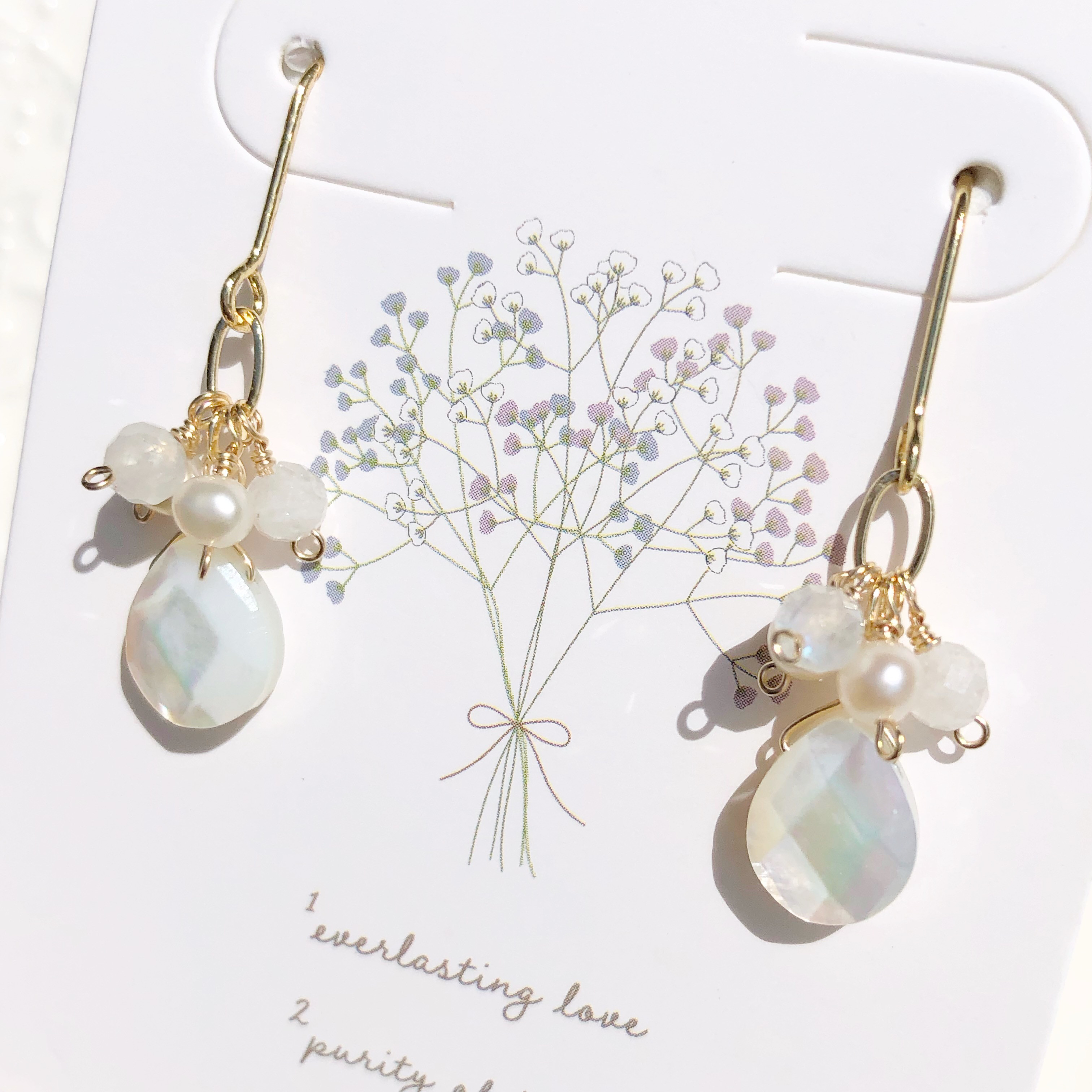 《  14kgfピアス》高品質白蝶貝AAAペアシェイプピアス