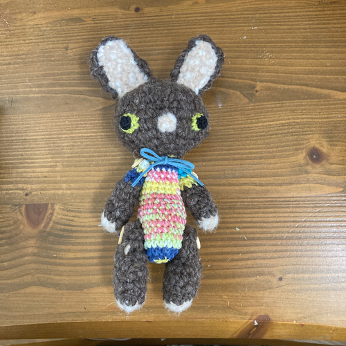 手つむぎ糸の編みぐるみ野うさぎ姉ツムギちゃん あみぐるみ