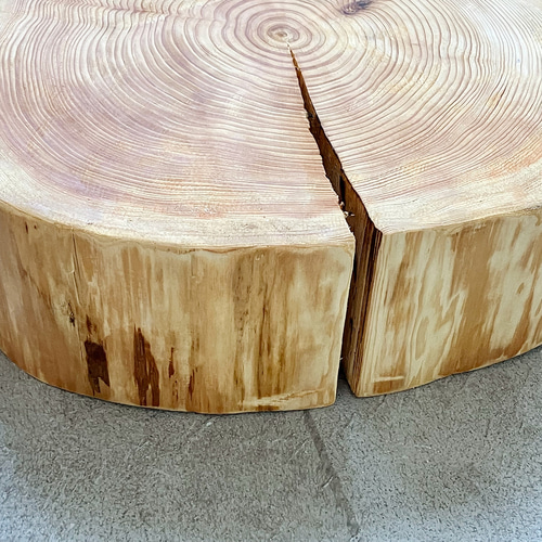 檜の樹皮なし丸太 10㎝厚 研磨、ワックス仕上げ ディスプレイ台や店舗