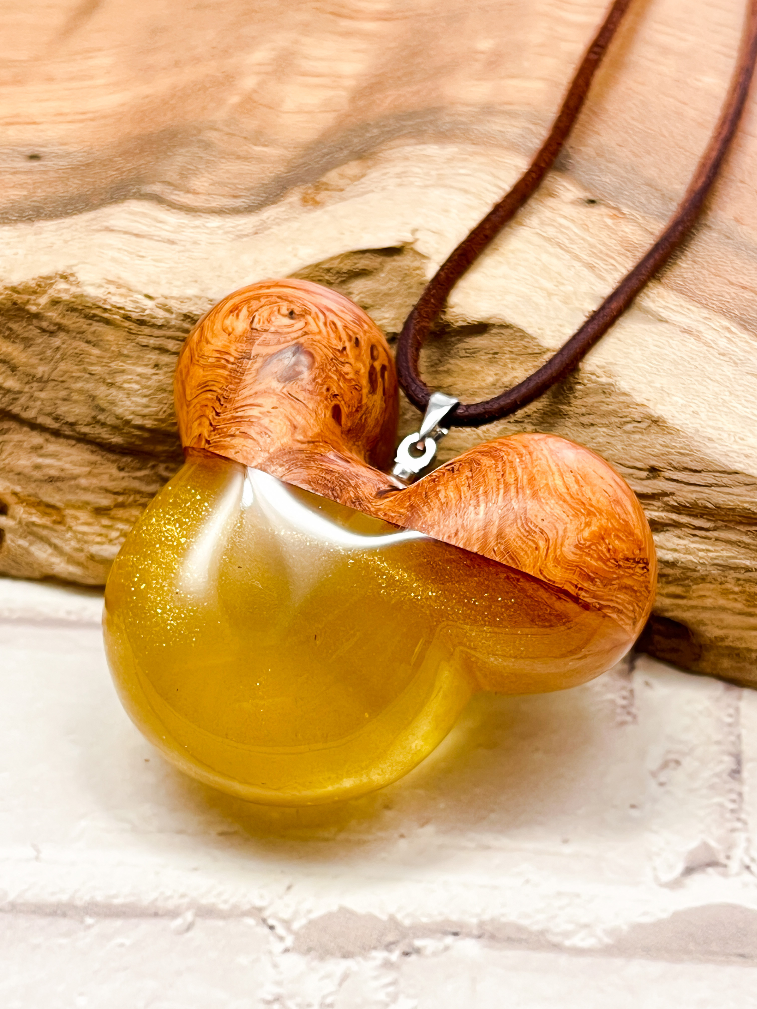 ウッドレジン ネックレス　まるみっつ〜イエロー〜