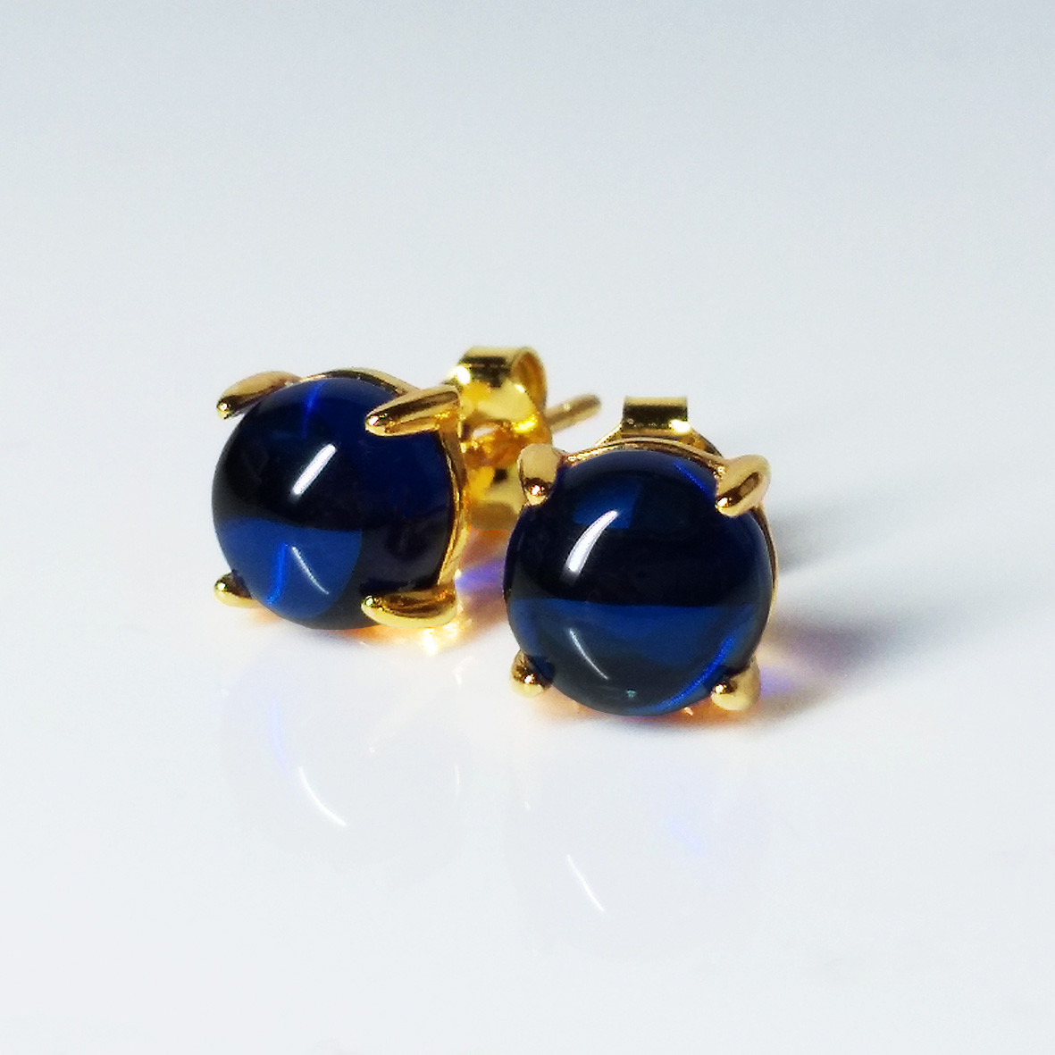 知的なブルー。 大粒(6mm) ブルースピネルのピアス　　[送料無料]