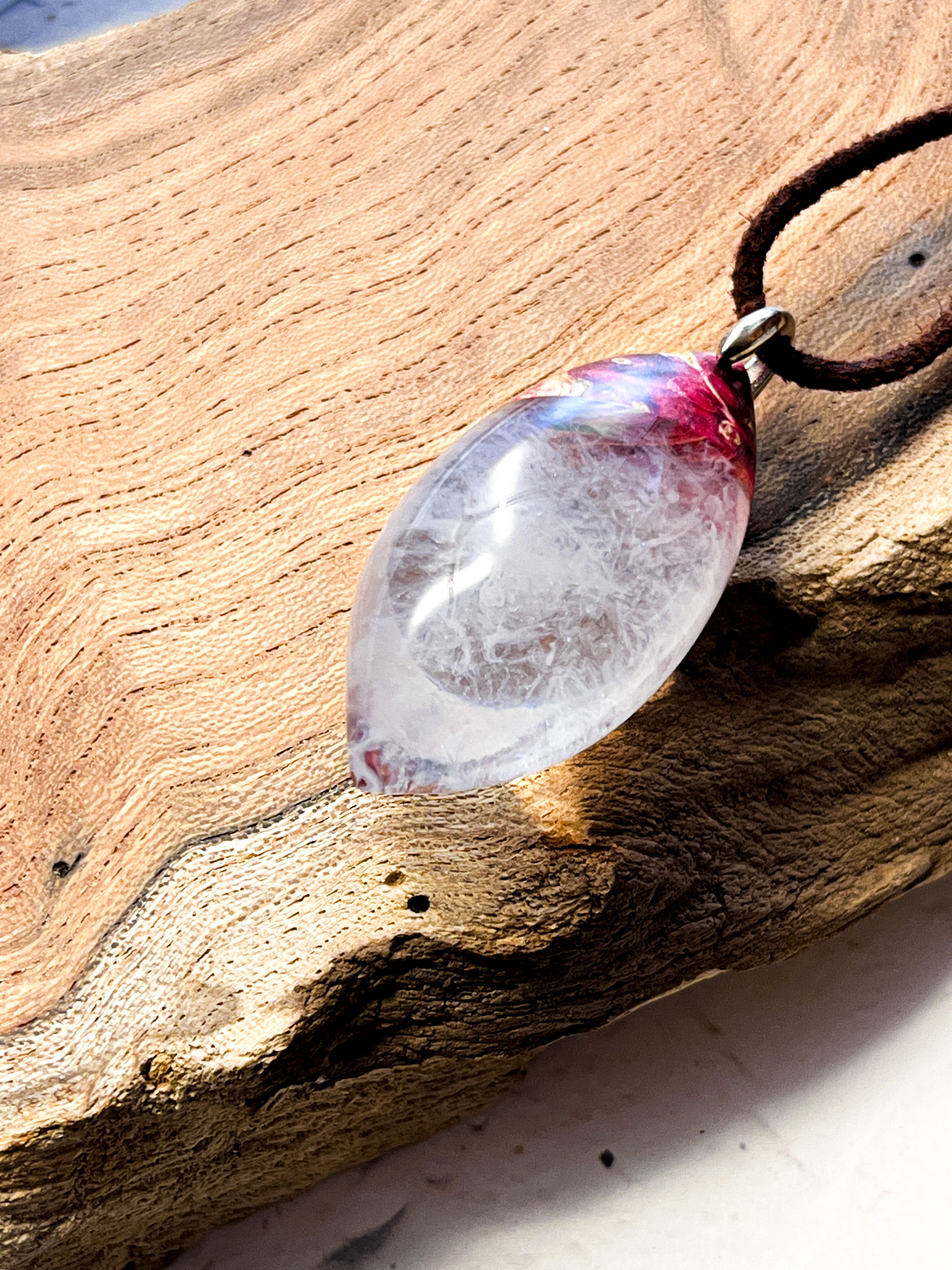 ウッドレジン ネックレス　トカゲの瞳〜クリア×ホワイト〜