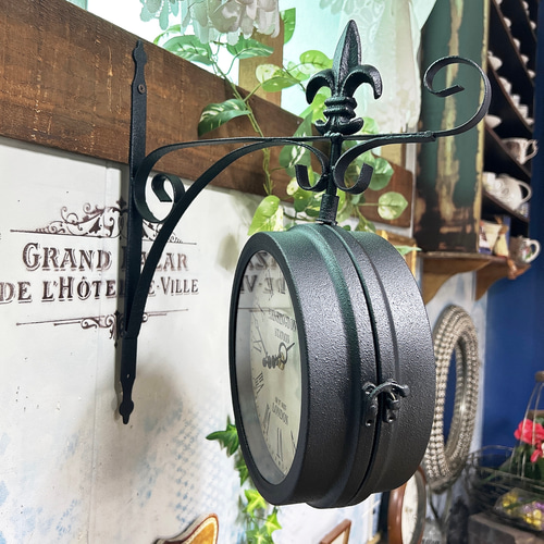 アンティークな部屋 両面時計 回転式 壁掛け時計 ウォールクロック アンティークな部屋/ 両面式 壁掛け時計（回転型） ウォール