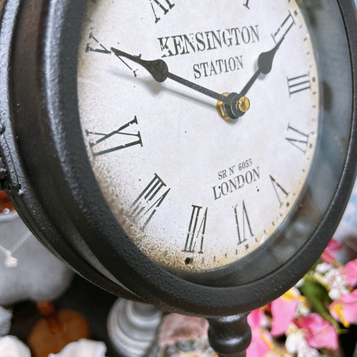 アンティークな部屋 両面式 壁掛け時計（回転型①） ウォールクロック