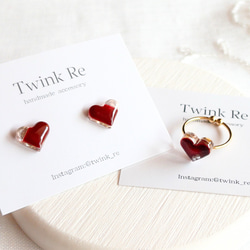 小粒ハートのレジンピアス/イヤリング〈レッド〉 ハートアクセサリー