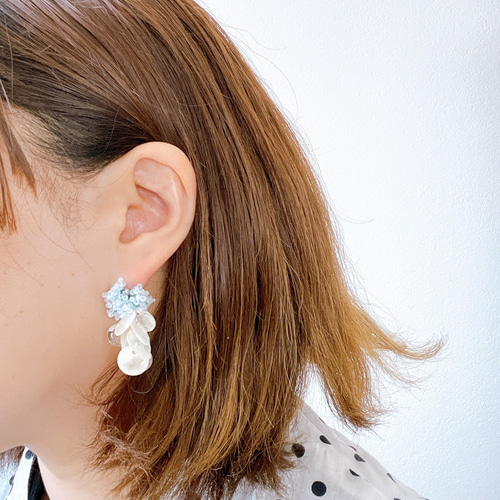 揺れるシェルパーツとつぶつぶビーズピアス（イヤリング変更可）ブルー 