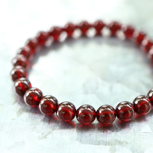 ☆スーパープレミアムブレス・真紅の宝石☆アルマンダイン・ガーネット