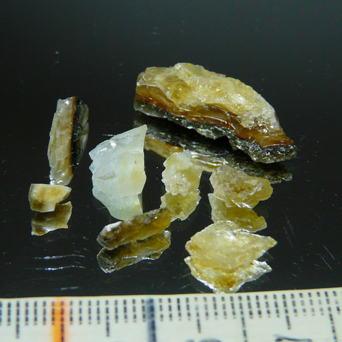 天然  稀少 国産  北海道然別産 然別オパール 蛍光オパール 原石 鉱物 2419123628.jpg