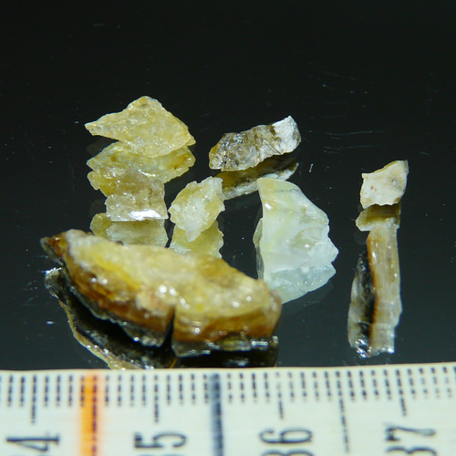 40229-18 北海道産出 (@_@) ☆彡 蛍光オパール原石 天然石 GEO ROCK