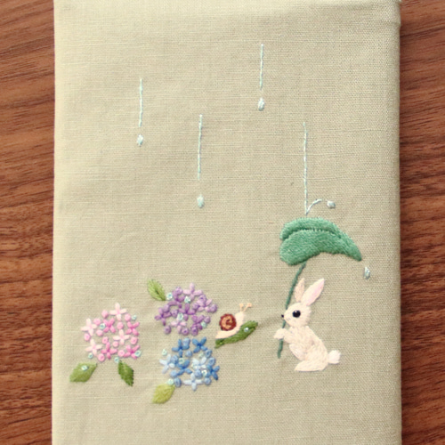 刺繍 ブックカバー うさぎと紫陽花 ブックカバー Himirolis 通販 