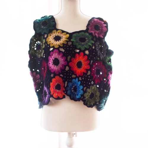 花モチーフかぎ針編みベスト カラフル 花咲く庭の絵より トップス