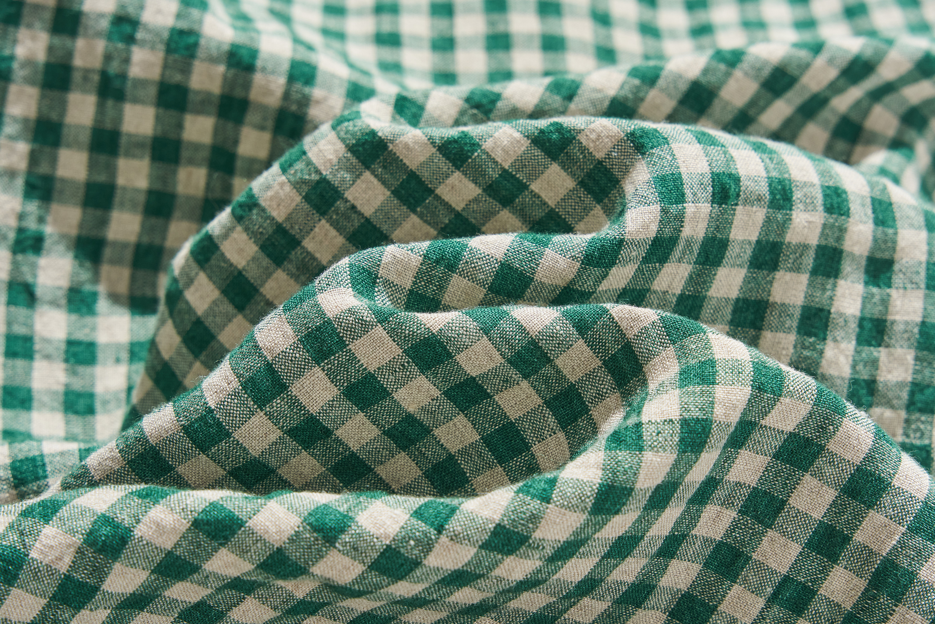 清涼感のあるナチュラルな雰囲気のリネンパンツ　ロングパンツ　チェック柄緑色　240520-2