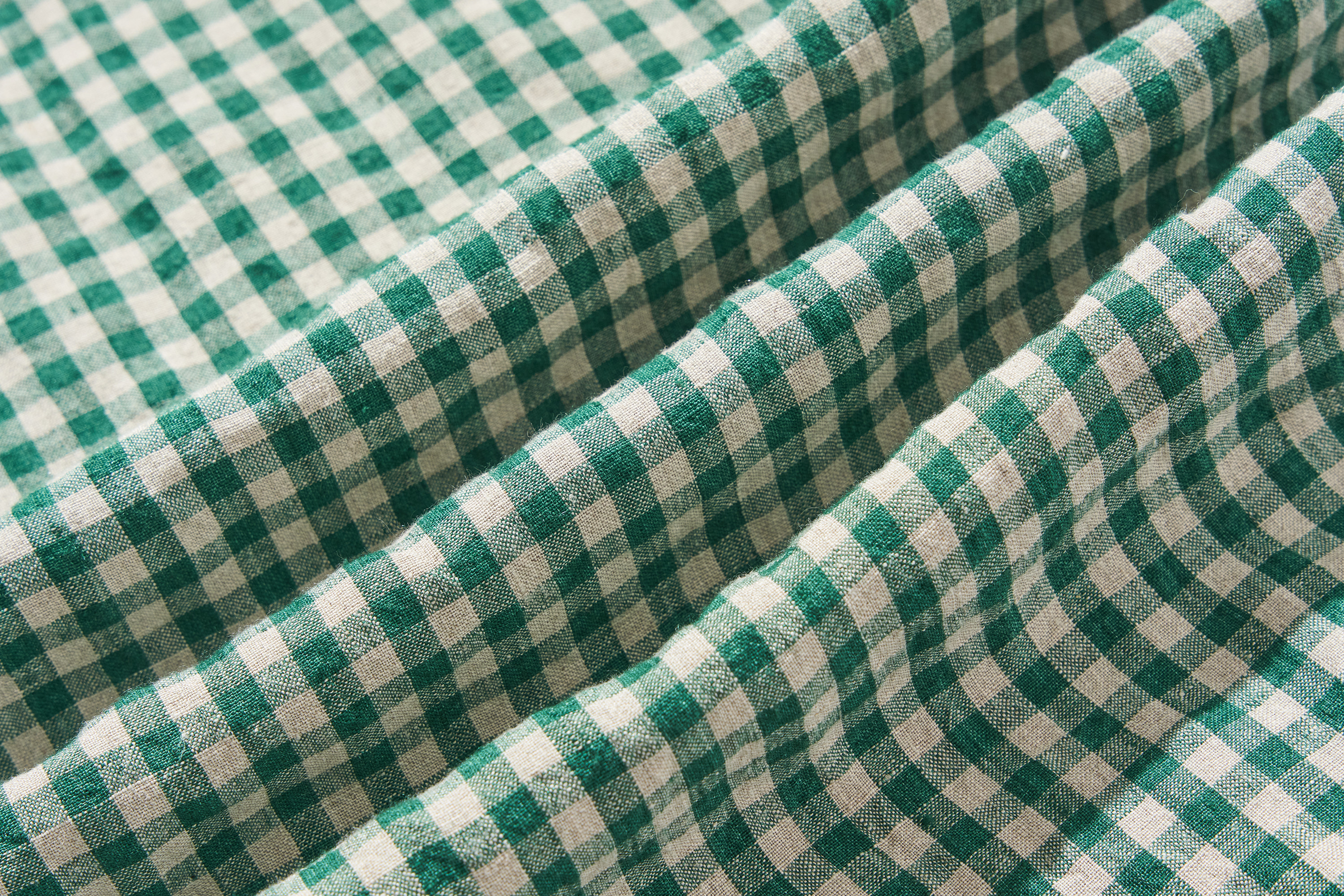 清涼感のあるナチュラルな雰囲気のリネンパンツ　ロングパンツ　チェック柄緑色　240520-2