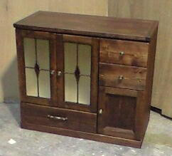 アンティーク風ステンド入り扉のキャビネット　現品のみ