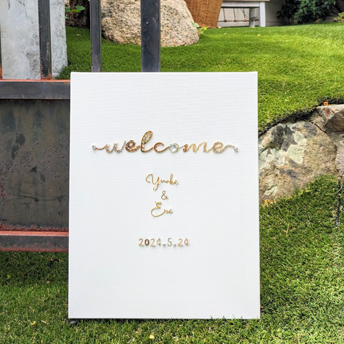 特別な日を華やかに彩る立体ビジュー装飾ウェルカムボード【お名前日付