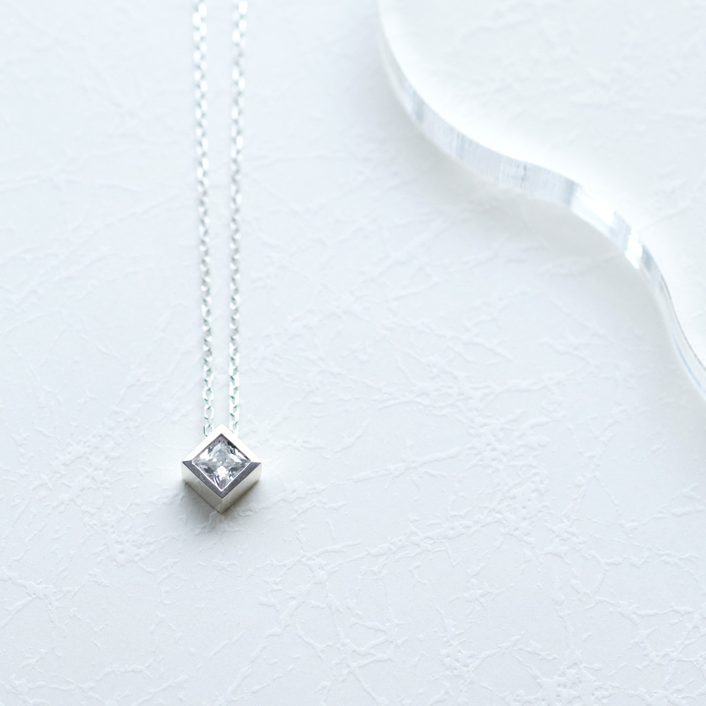 ホワイト 四角 ネックレス シルバー925