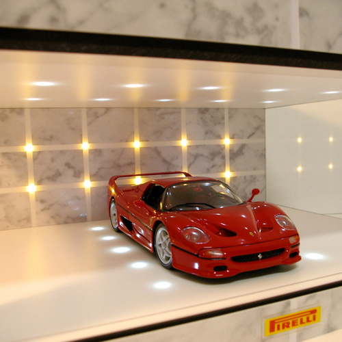 1/18、2〜3台展示可・WH基調3面発光・ディスプレーBOX / 2色 1/18、2〜3台展示可・WH基調3面発光・ディスプレーBOX / 2色