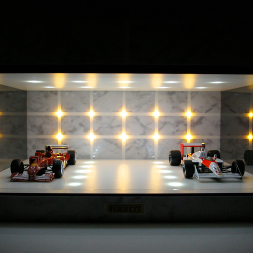 1/18、2〜3台展示可・WH基調3面発光・ディスプレーBOX / 2色 1/18、2〜3台展示可・WH基調3面発光・ディスプレーBOX / 2色