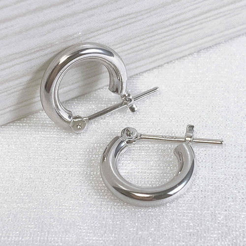 14K　WG　フープ　ピアス 両耳　ホワイトゴールド　刻印あり 両耳　ホワイトゴールド　刻印あり 14K　WG　フープ　ピアス