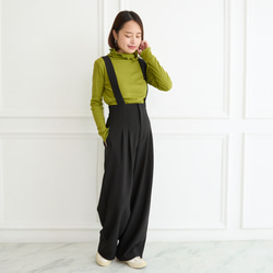 縦ライン〝で足元までスッキリ。リネン100のテーパードサロペット