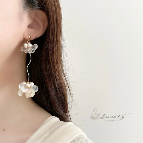 feminine〜ﾌｪﾐﾆﾝ】花びらのらせんピアス・イヤリング ピアス