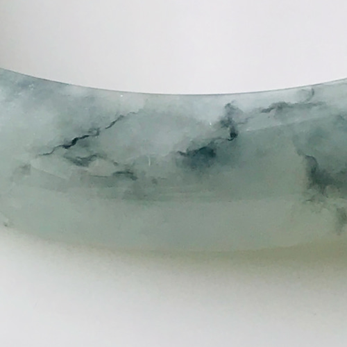 バングル　翡翠　ミャンマーのジェダイト 三彩翡翠バングル 天然ミャンマー産 翡翠バングル 三彩風 淡紫×深緑