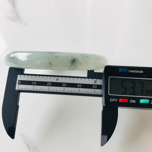 バングル　翡翠　ミャンマーのジェダイト 三彩翡翠バングル 天然ミャンマー産 翡翠バングル 三彩風 淡紫×深緑