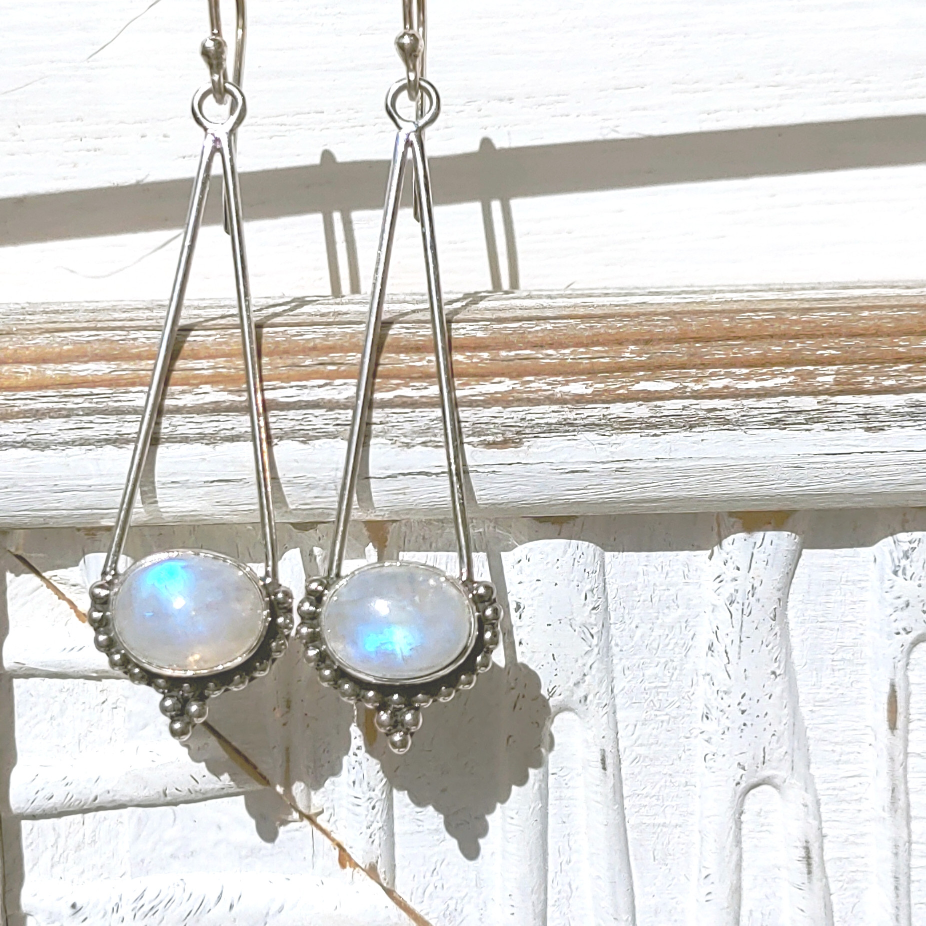 ❁Luna shining earrings silver925❁美しいレインボームーンストーン