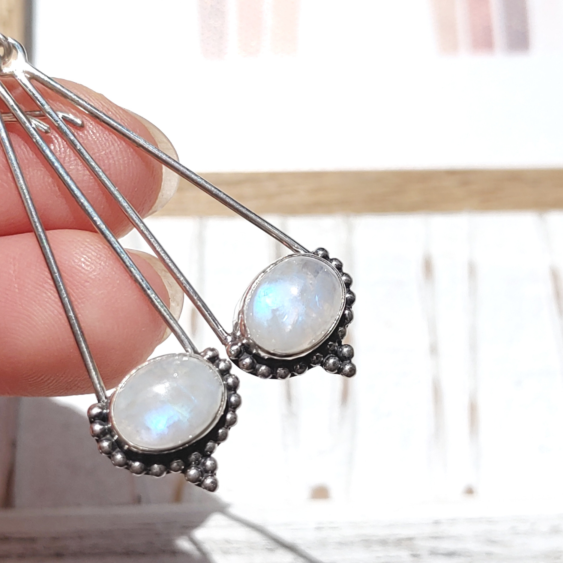 ❁Luna shining earrings silver925❁美しいレインボームーンストーン