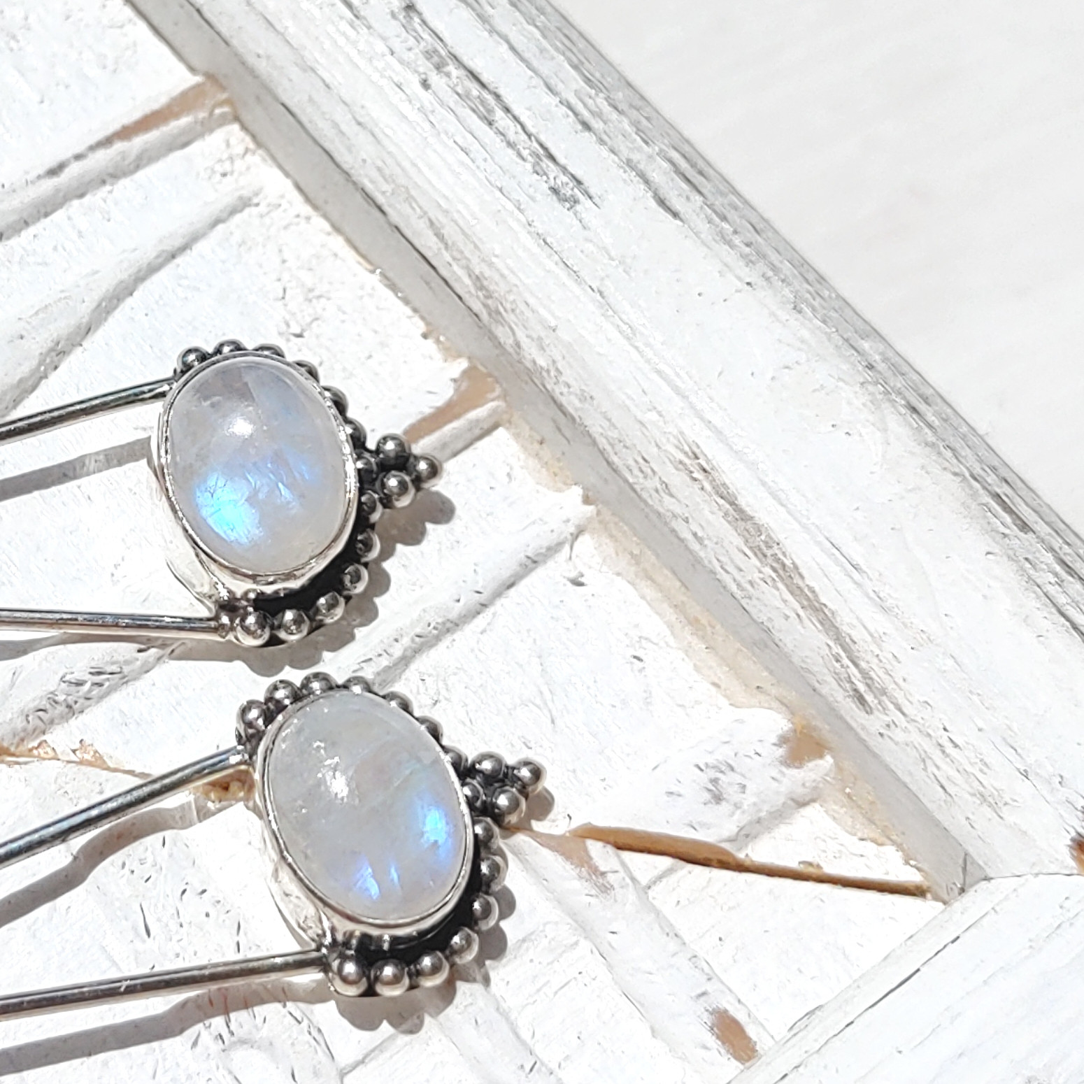 ❁Luna shining earrings silver925❁美しいレインボームーンストーン