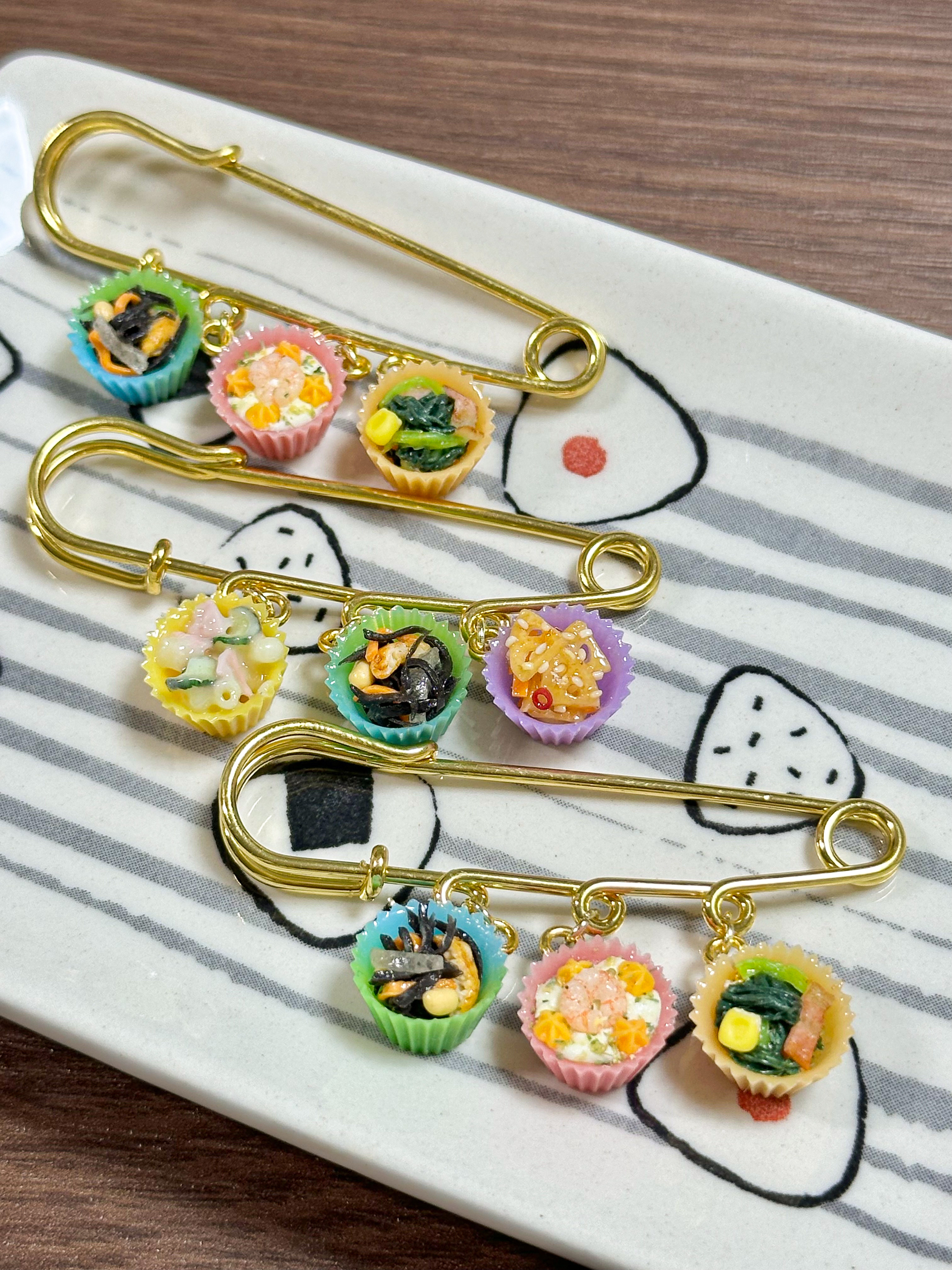 【再販】お弁当の救世主な三連ブローチピン