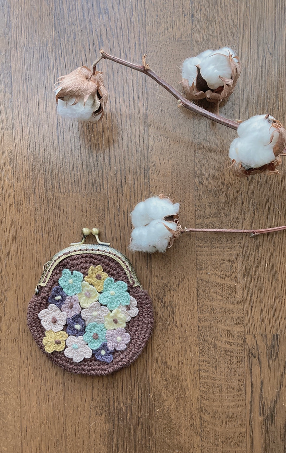 イエローブーケのがま口ポーチ 手刺繍 ハンドメイド - メルカリ