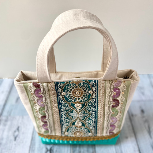 エメラルドグリーンが爽やかなインド刺繍リボンのトートバッグ【S