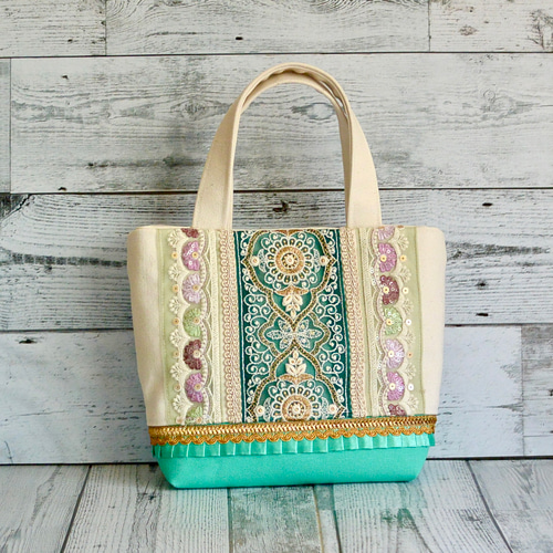 エメラルドグリーンが爽やかなインド刺繍リボンのトートバッグ【S