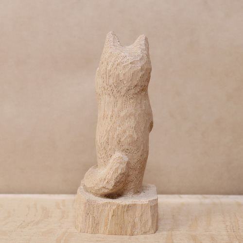 招き猫（左手）木彫り 木製 ネコの置物 インテリア雑貨（木材：タモ