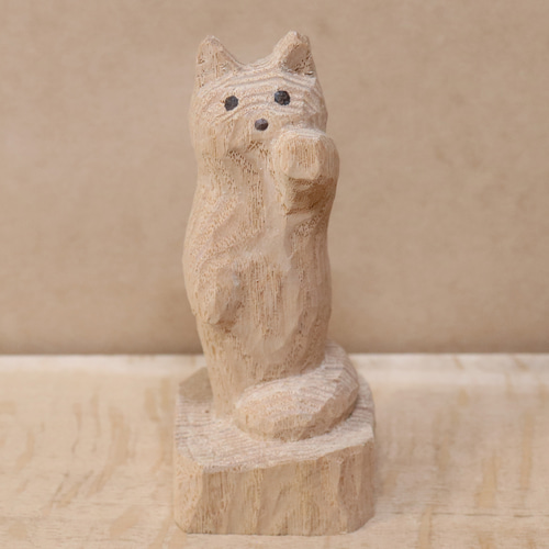 招き猫（左手）木彫り 木製 ネコの置物 インテリア雑貨（木材：タモ