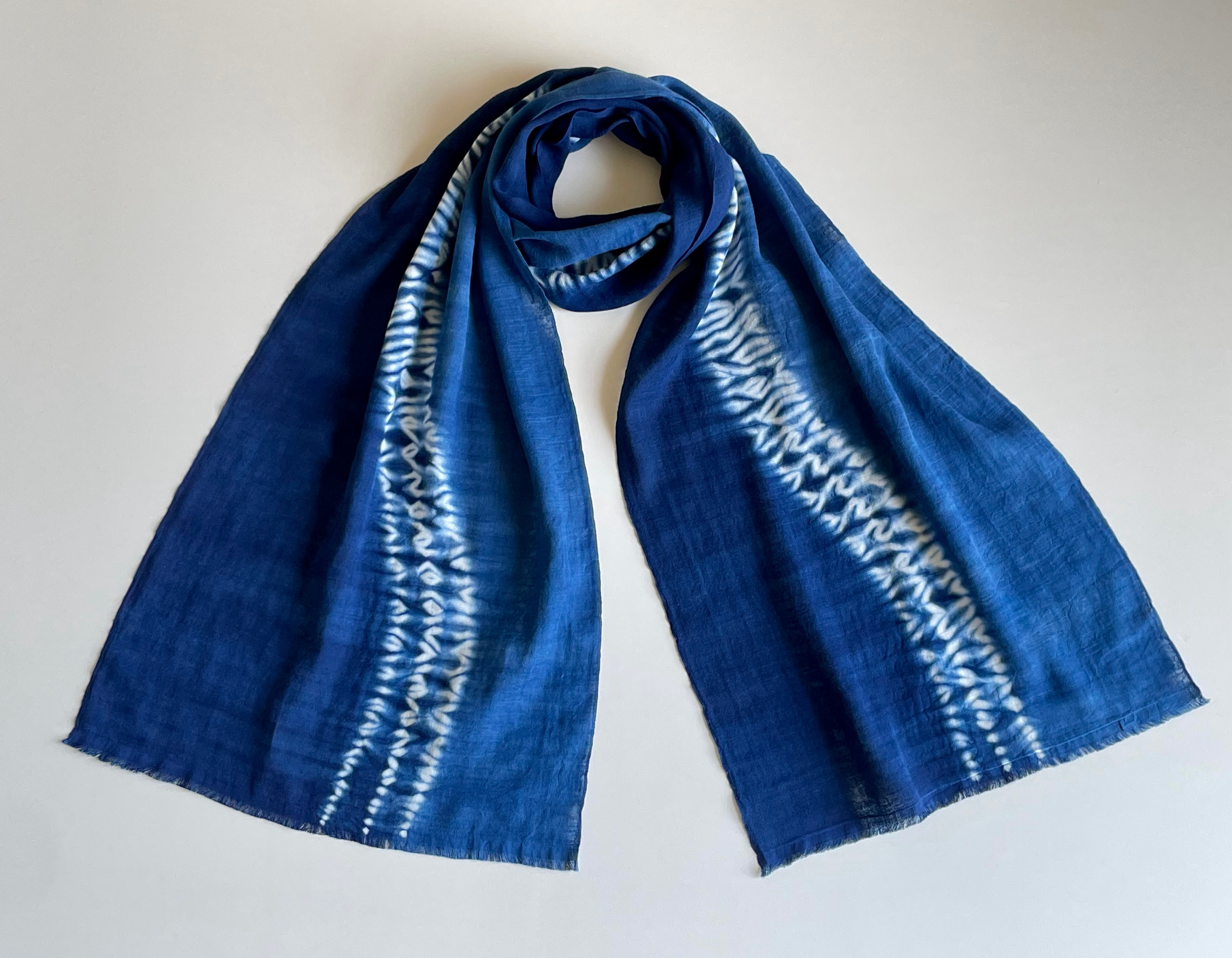 637 藍染(ムラ染め)授乳ケープにもなるストール(花柄レース付):ダブル